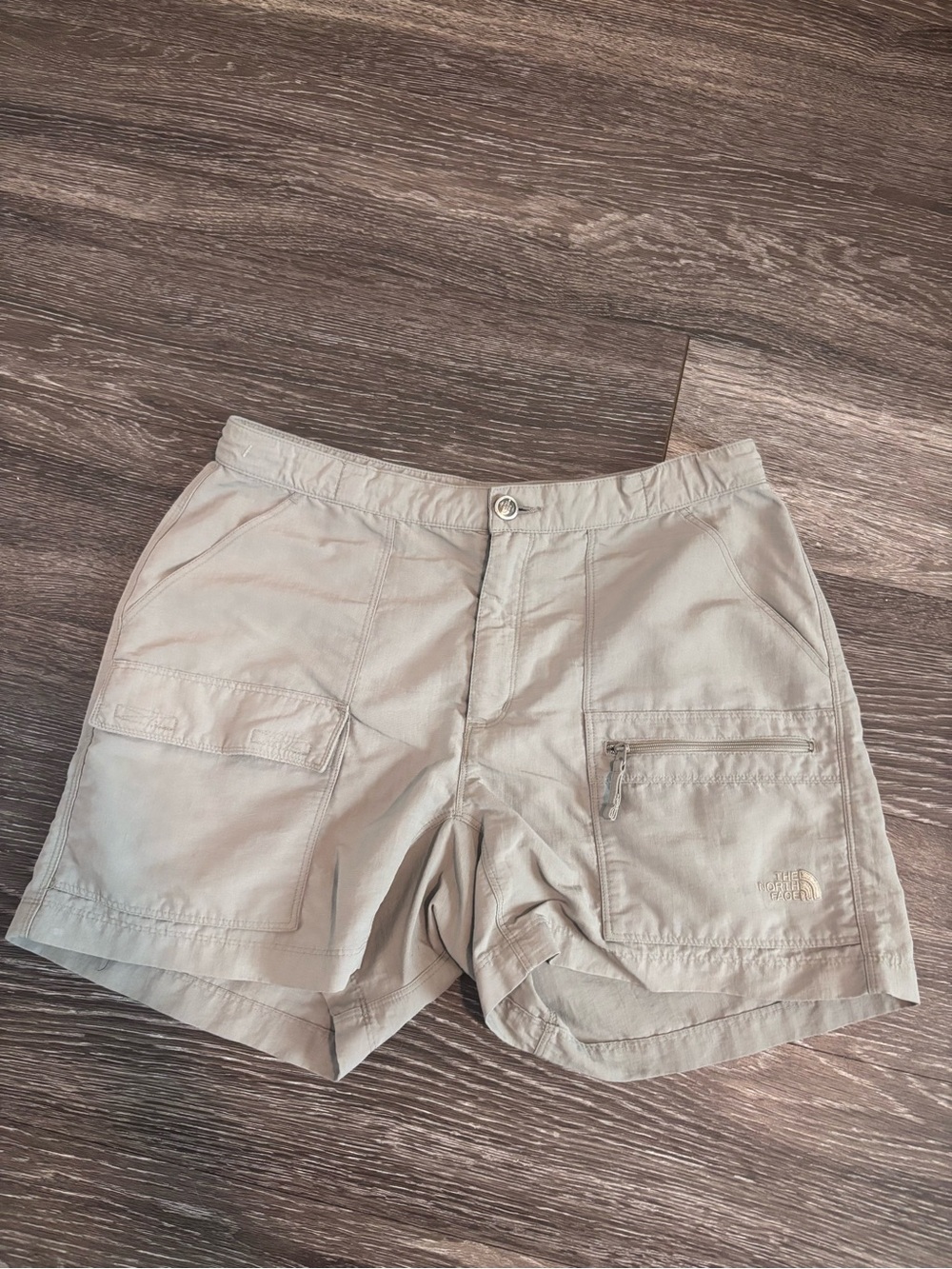 The North Face Women's Beige Cargo Hiking Shorts Size M Lightweight Outdoor